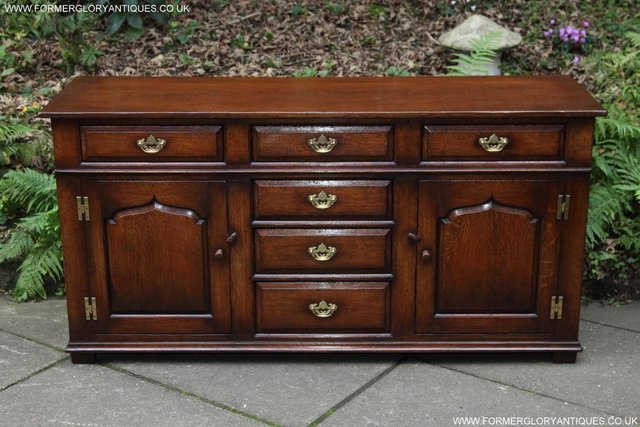Image 30 of TITCHMARSH AND GOODWIN OAK DRESSER BASE SIDEBOARD HALL TABLE