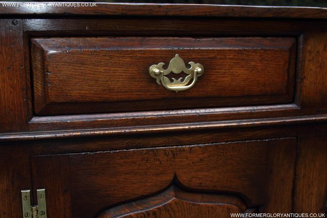 Image 48 of TITCHMARSH AND GOODWIN OAK DRESSER BASE SIDEBOARD HALL TABLE