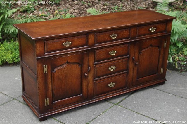 Image 64 of TITCHMARSH AND GOODWIN OAK DRESSER BASE SIDEBOARD HALL TABLE
