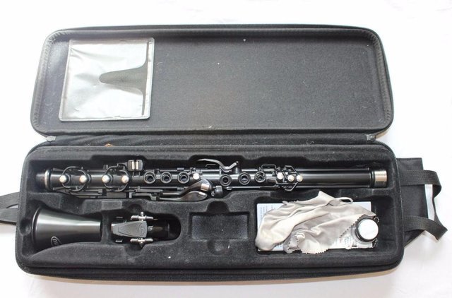 Preview of the first image of CLARINET C NUVO CLARINEO EXCELLENT ORDER £50 LESS THAN PPR!!.
