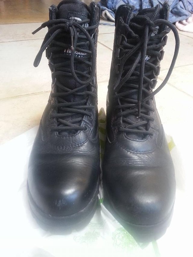 Preview of the first image of Army boots.