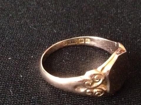 Image 2 of Gent's 9 Carat Rose gold signet ring