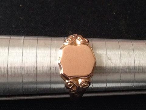 Image 3 of Gent's 9 Carat Rose gold signet ring