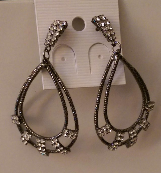 Image 2 of NEW! Costume Jewellery Earrings