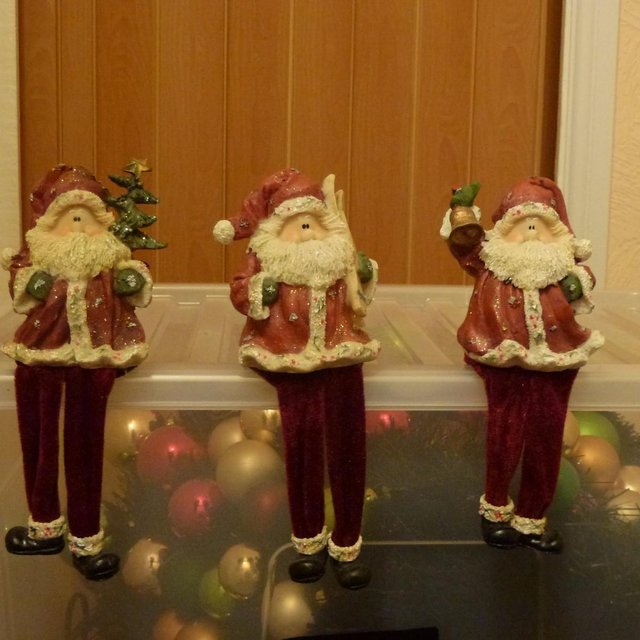 Preview of the first image of christmas santas.