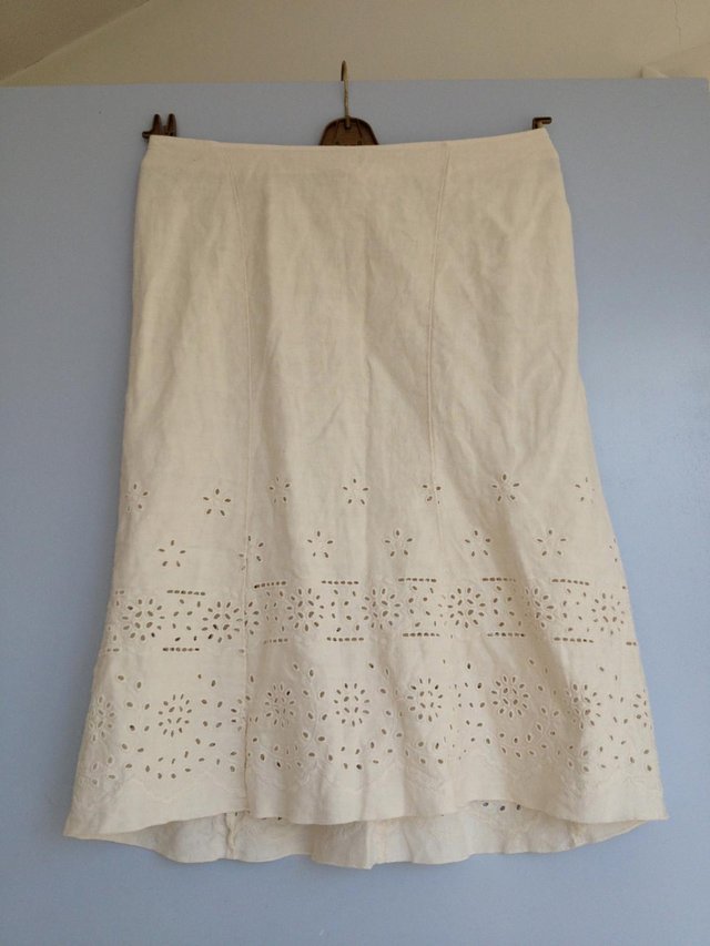 Preview of the first image of Linen skirt cream by Italian brand Lino size 10.