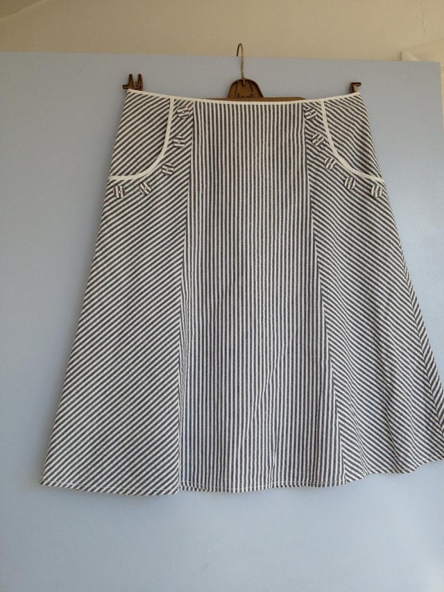 Preview of the first image of Laura Ashley cotton seersucker skirt size 10.New unworn.