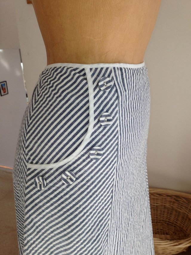 Image 2 of Laura Ashley cotton seersucker skirt size 10.New unworn