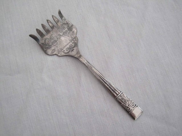 Preview of the first image of 1930- 50s = 1 x 6 pronged Fish serving fork - ENGRAVED.