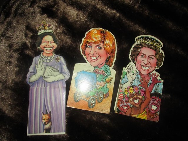 Preview of the first image of NOVELTY NOTEPADS - QUEEN AND PRINCESS DIANA - 1980'S.