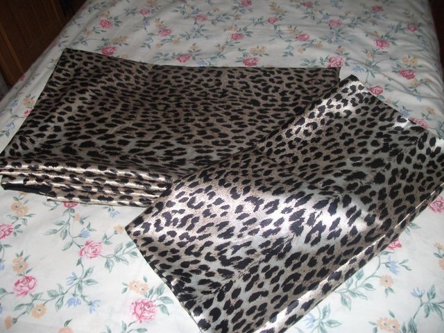 Preview of the first image of SINGLE LEOPARD PRINT DUVET SET.