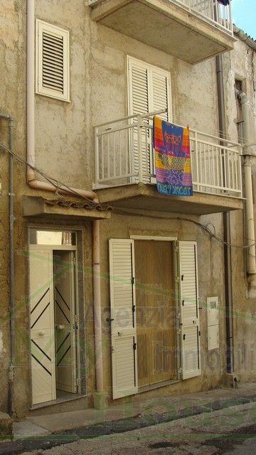 Preview of the first image of Townhouse in Sicily - Casa Via Maraventano Cattolica.