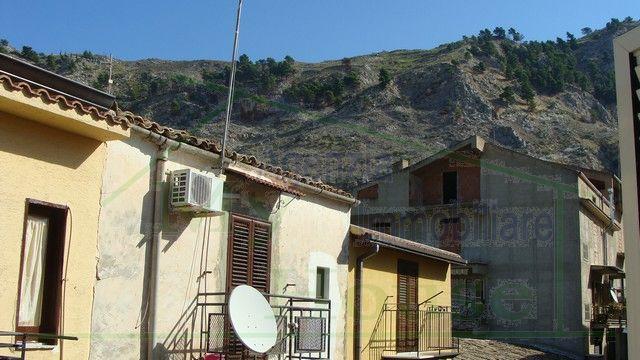 Image 3 of Townhouse in Sicily - Casa Via Maraventano Cattolica