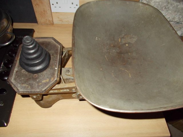 Image 2 of Old Thornton scales and weights, weighs to 28Lb VGC