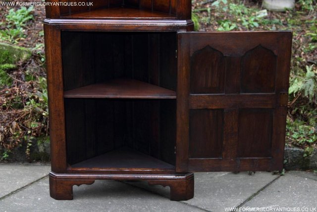 Image 25 of TITCHMARSH AND GOODWIN OAK CORNER DISPLAY CABINET STAND