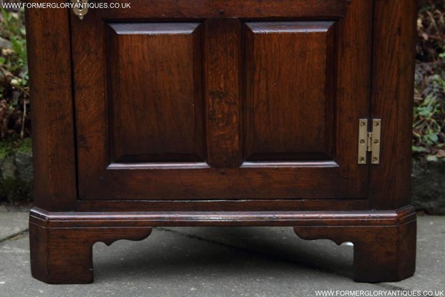 Image 26 of TITCHMARSH AND GOODWIN OAK CORNER DISPLAY CABINET STAND