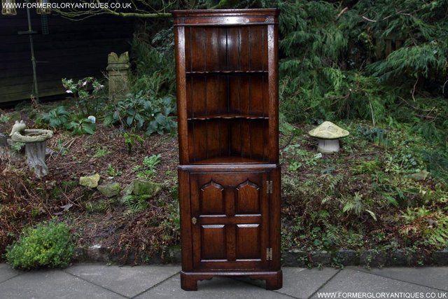 Image 45 of TITCHMARSH AND GOODWIN OAK CORNER DISPLAY CABINET STAND