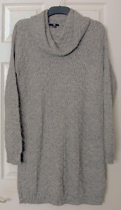 Preview of the first image of Ladies Long Grey Knitted Dress/Top By H&M - Sz 12 B6.