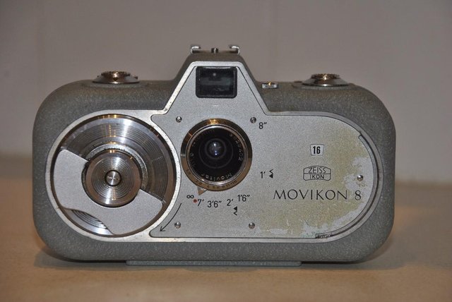 Preview of the first image of Zeiss Ikon MOVIKON 8 film camera.