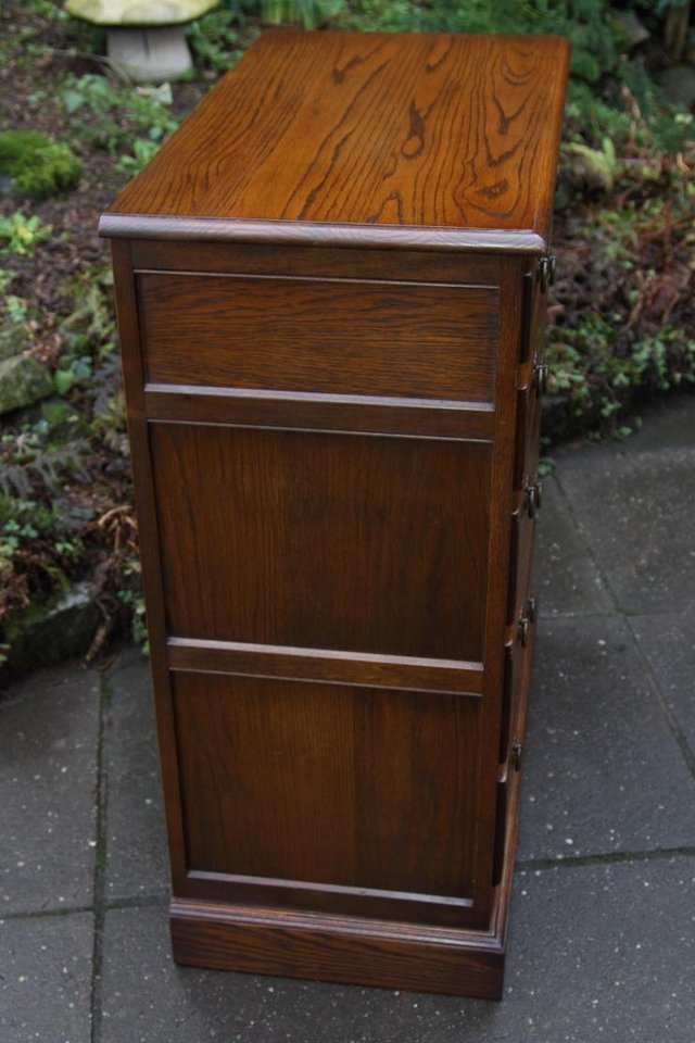 Image 52 of OLD CHARM JAYCEE LIGHT OAK TALL BOY CHEST OF DRAWERS STAND