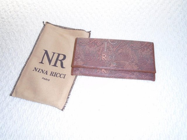 Preview of the first image of Vintage 1980s Nina Ricci ladies wallet.