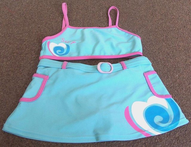 Preview of the first image of PRETTY GIRLS 2 PIECE SWIMSUIT - AGE 8/9 YRS.