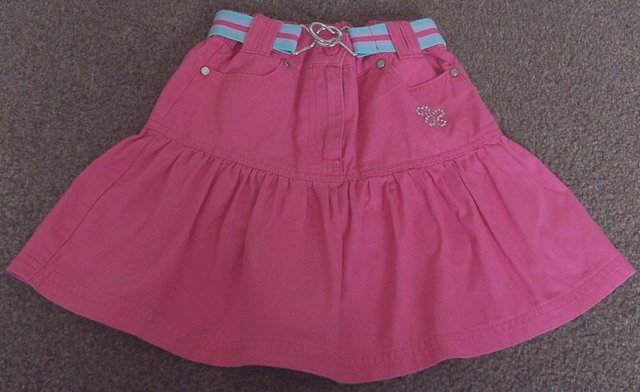 Preview of the first image of PRETTY GIRLS PINK SKIRT WITH DIAMANTE DECORATION - AGE 3/4 Y.