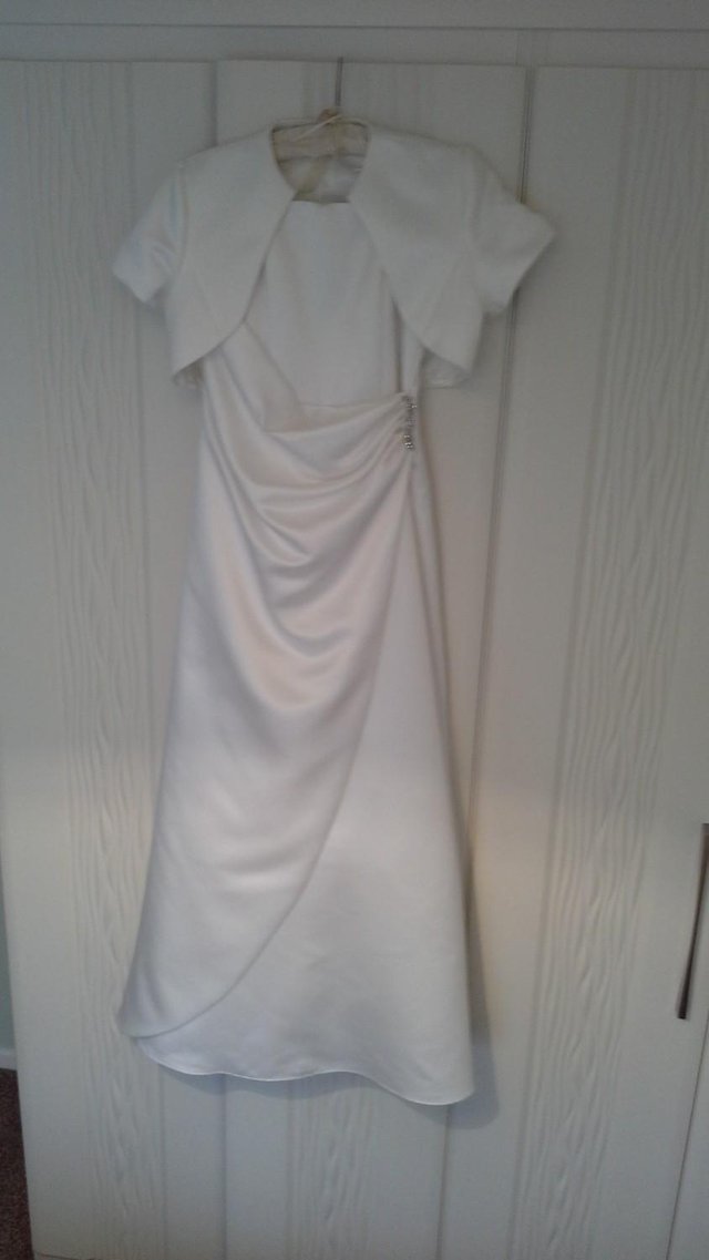 Preview of the first image of Classic Wedding Dress that would suit anyone.