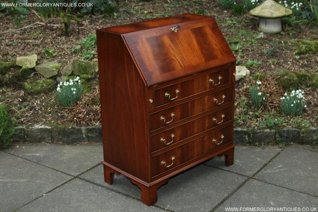 Preview of the first image of A BEVAN FUNNELL MAHOGANY BUREAU WRITING TABLE LAPTOP DESK.