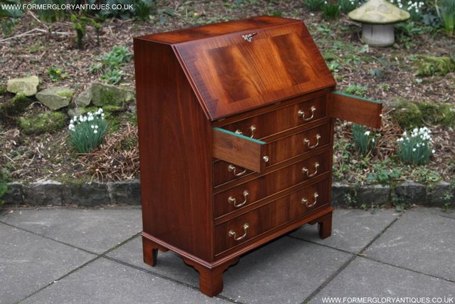 Image 4 of A BEVAN FUNNELL MAHOGANY BUREAU WRITING TABLE LAPTOP DESK
