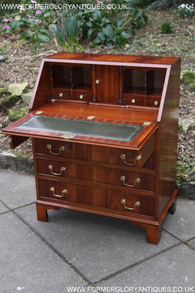 Image 7 of A BEVAN FUNNELL MAHOGANY BUREAU WRITING TABLE LAPTOP DESK