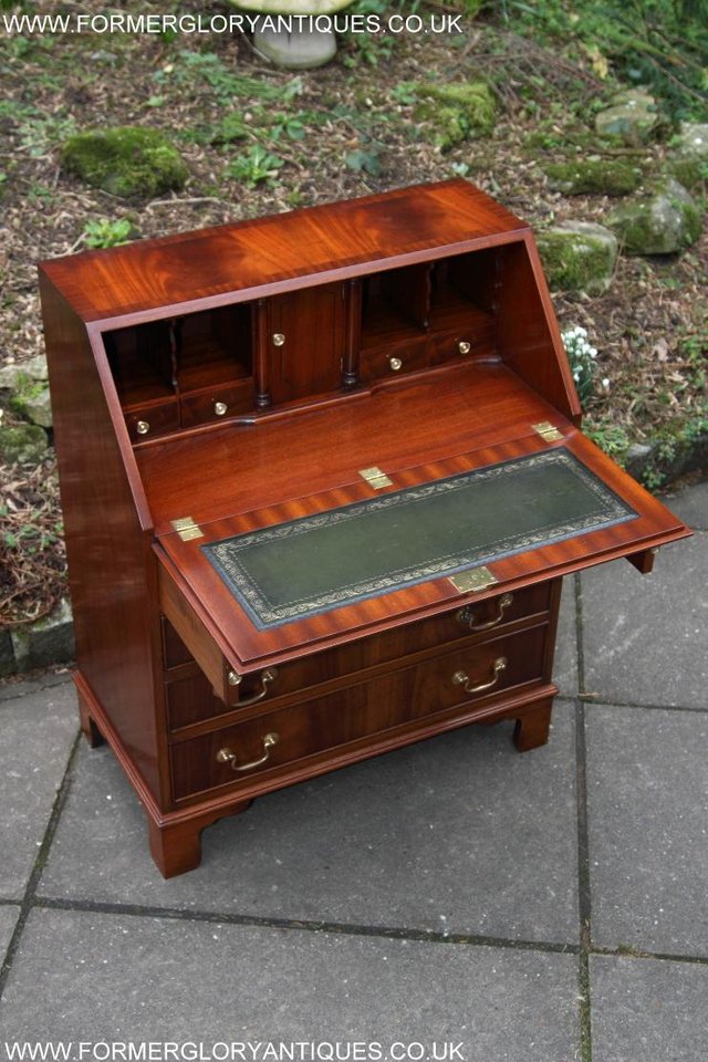 Image 9 of A BEVAN FUNNELL MAHOGANY BUREAU WRITING TABLE LAPTOP DESK