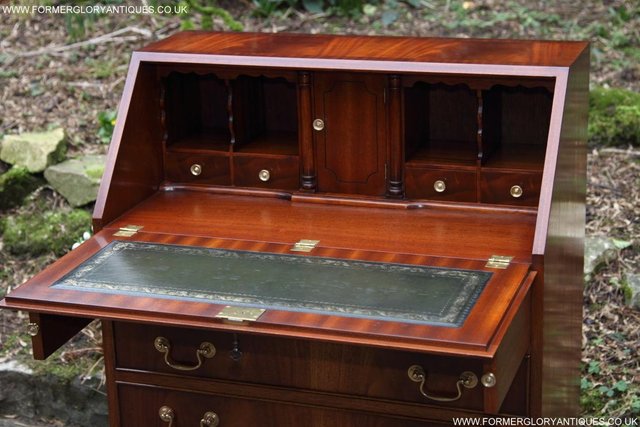 Image 13 of A BEVAN FUNNELL MAHOGANY BUREAU WRITING TABLE LAPTOP DESK