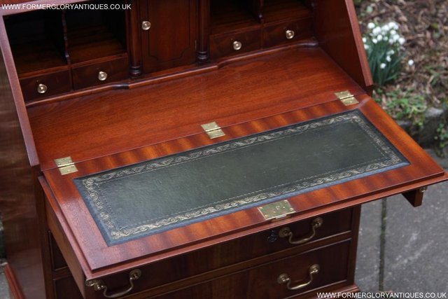Image 18 of A BEVAN FUNNELL MAHOGANY BUREAU WRITING TABLE LAPTOP DESK