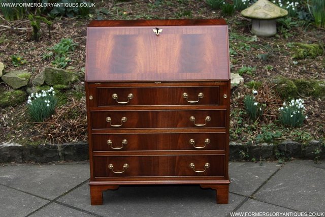 Image 20 of A BEVAN FUNNELL MAHOGANY BUREAU WRITING TABLE LAPTOP DESK