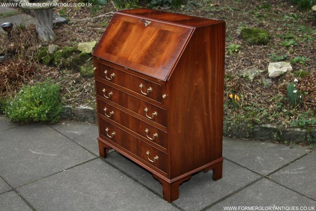 Image 22 of A BEVAN FUNNELL MAHOGANY BUREAU WRITING TABLE LAPTOP DESK