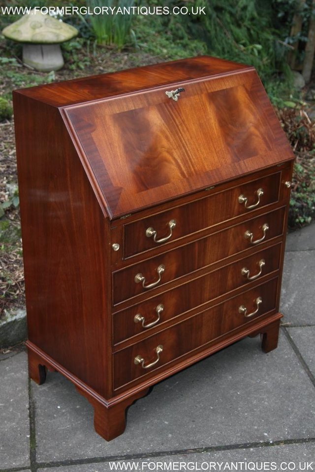 Image 23 of A BEVAN FUNNELL MAHOGANY BUREAU WRITING TABLE LAPTOP DESK
