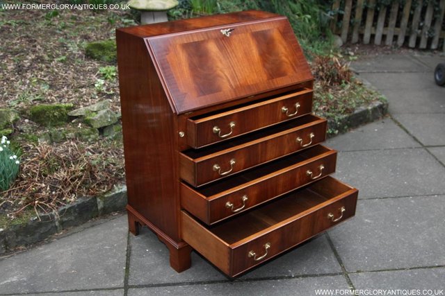 Image 24 of A BEVAN FUNNELL MAHOGANY BUREAU WRITING TABLE LAPTOP DESK
