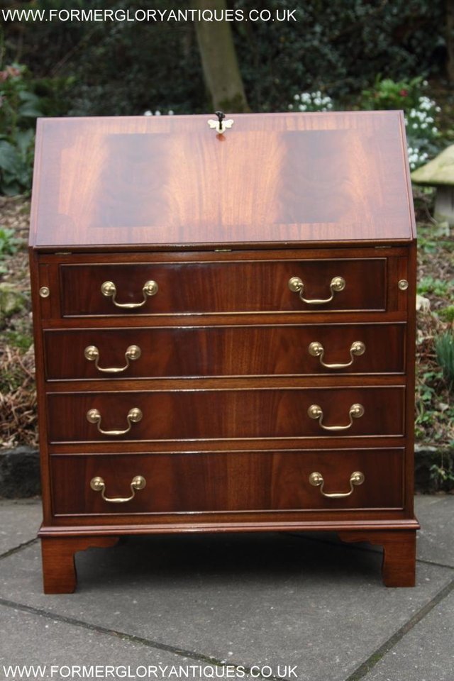 Image 26 of A BEVAN FUNNELL MAHOGANY BUREAU WRITING TABLE LAPTOP DESK