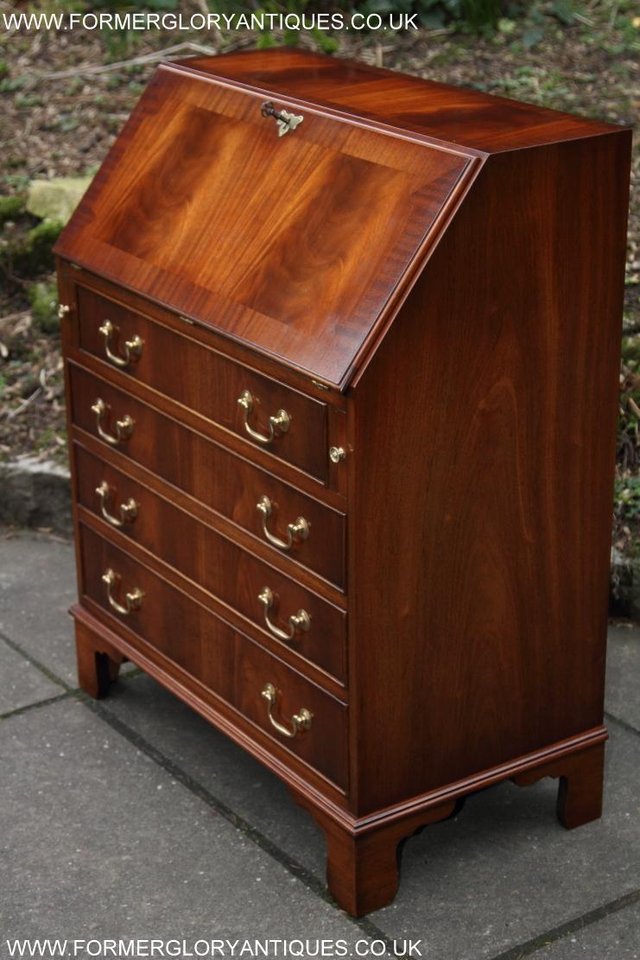 Image 27 of A BEVAN FUNNELL MAHOGANY BUREAU WRITING TABLE LAPTOP DESK