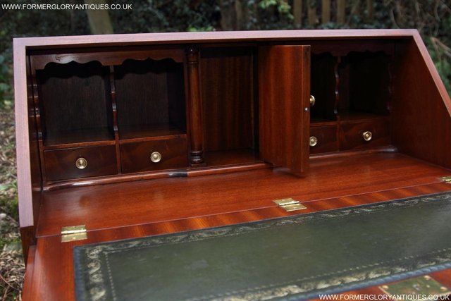 Image 32 of A BEVAN FUNNELL MAHOGANY BUREAU WRITING TABLE LAPTOP DESK