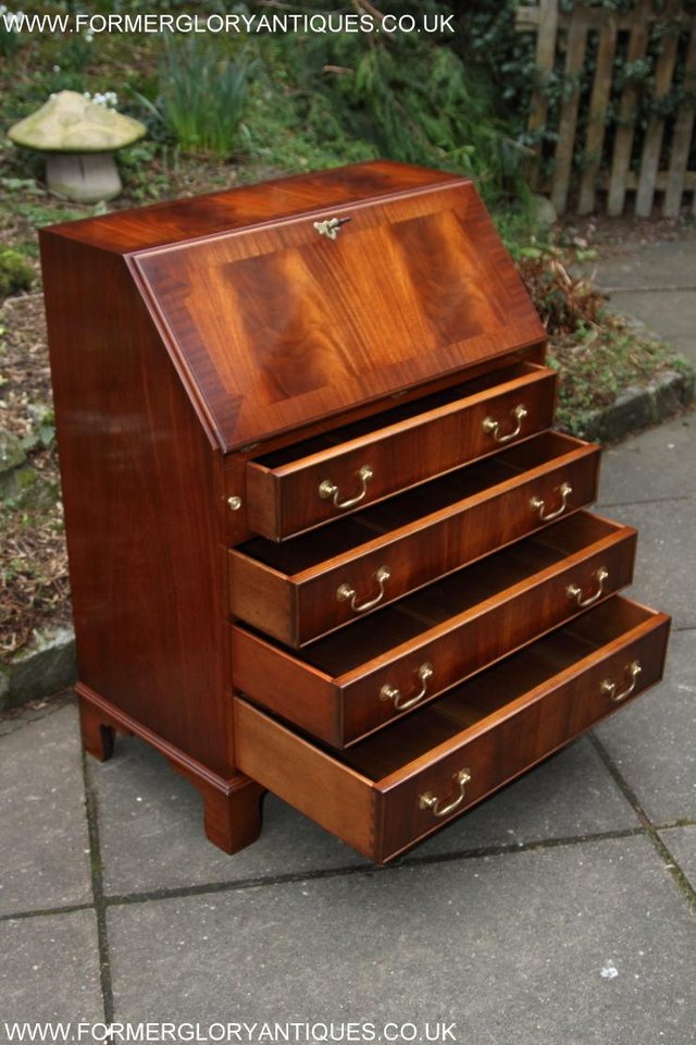 Image 36 of A BEVAN FUNNELL MAHOGANY BUREAU WRITING TABLE LAPTOP DESK