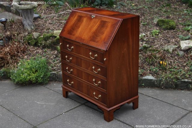 Image 37 of A BEVAN FUNNELL MAHOGANY BUREAU WRITING TABLE LAPTOP DESK