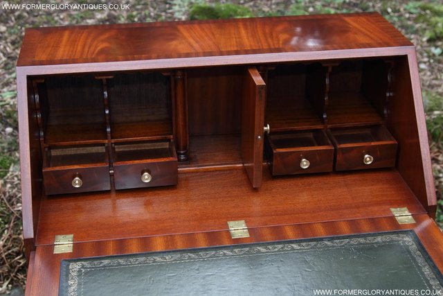 Image 38 of A BEVAN FUNNELL MAHOGANY BUREAU WRITING TABLE LAPTOP DESK