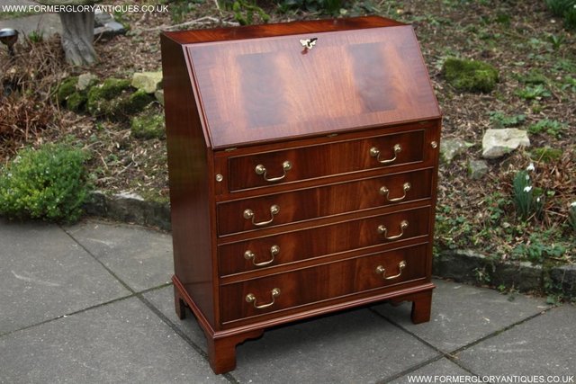 Image 39 of A BEVAN FUNNELL MAHOGANY BUREAU WRITING TABLE LAPTOP DESK