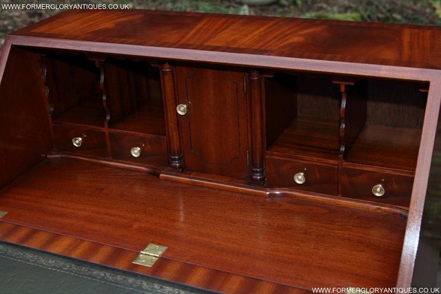 Image 40 of A BEVAN FUNNELL MAHOGANY BUREAU WRITING TABLE LAPTOP DESK