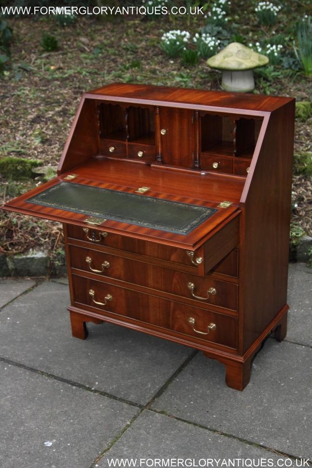 Image 42 of A BEVAN FUNNELL MAHOGANY BUREAU WRITING TABLE LAPTOP DESK