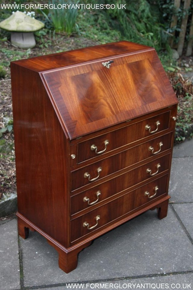 Image 43 of A BEVAN FUNNELL MAHOGANY BUREAU WRITING TABLE LAPTOP DESK