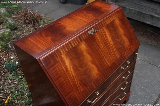 Image 45 of A BEVAN FUNNELL MAHOGANY BUREAU WRITING TABLE LAPTOP DESK