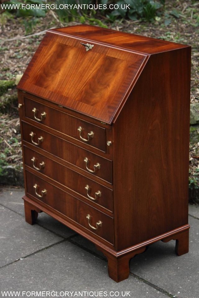 Image 48 of A BEVAN FUNNELL MAHOGANY BUREAU WRITING TABLE LAPTOP DESK